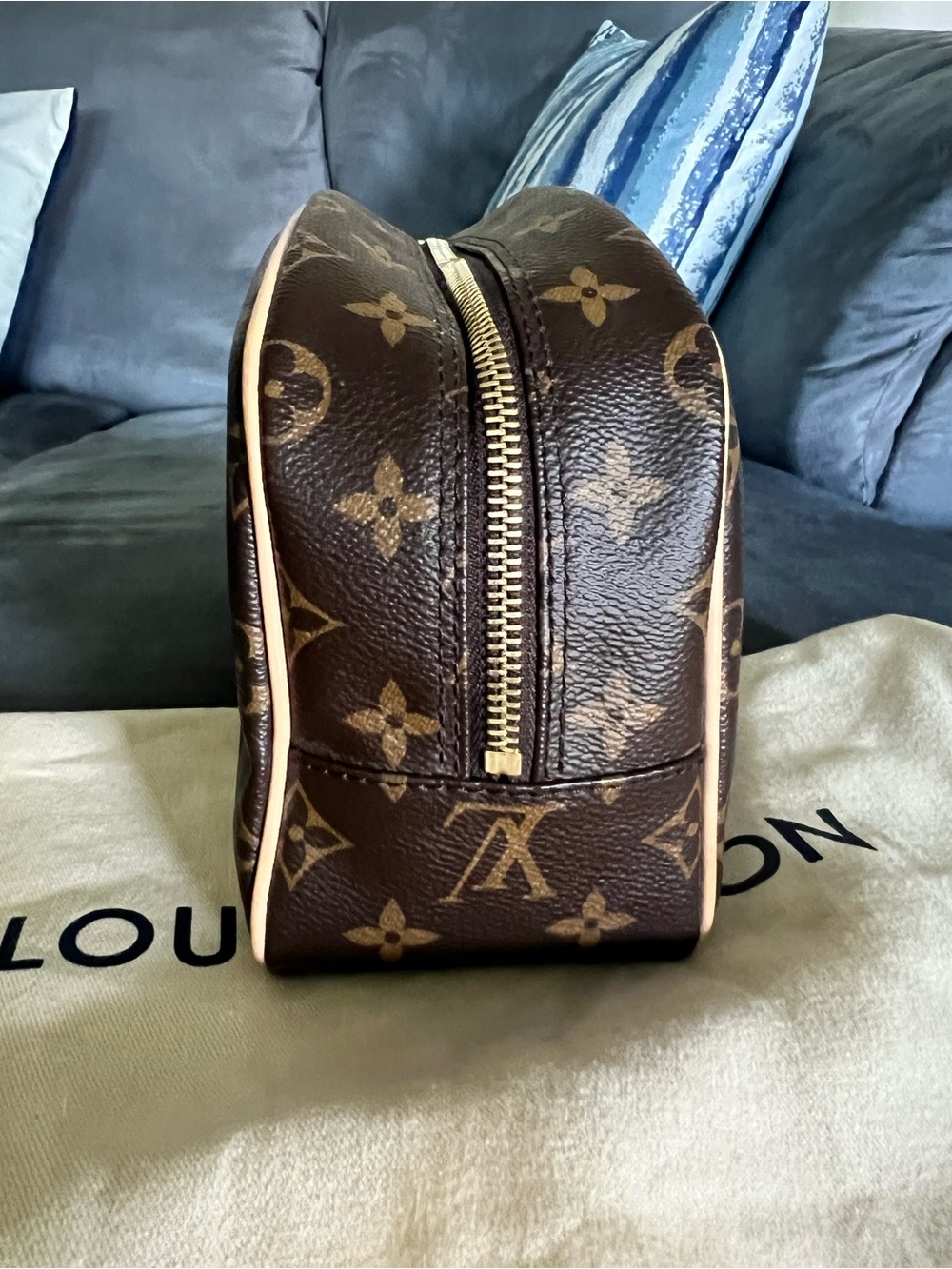 Louis Vuitton Monogram Toiletry 25 - Picture 5 of 8